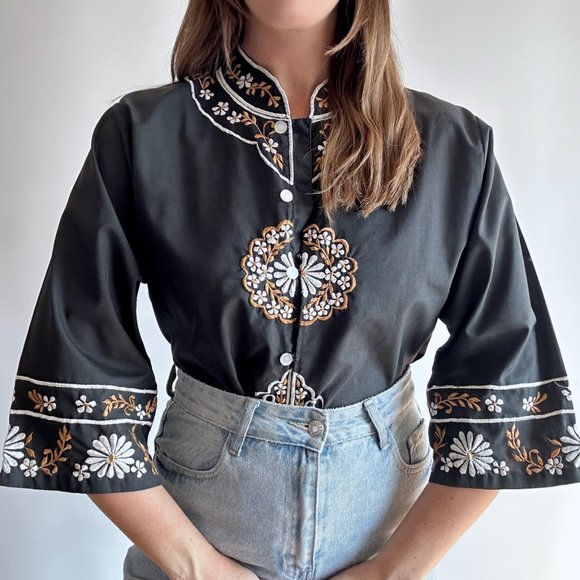 70s Boho Embroidered Button Down - Picture 5 of 6